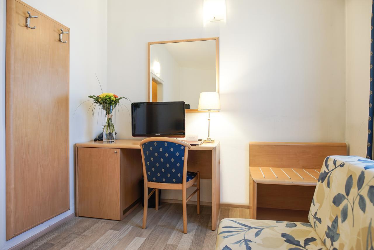 Hotel Tivoli Prága Kültér fotó