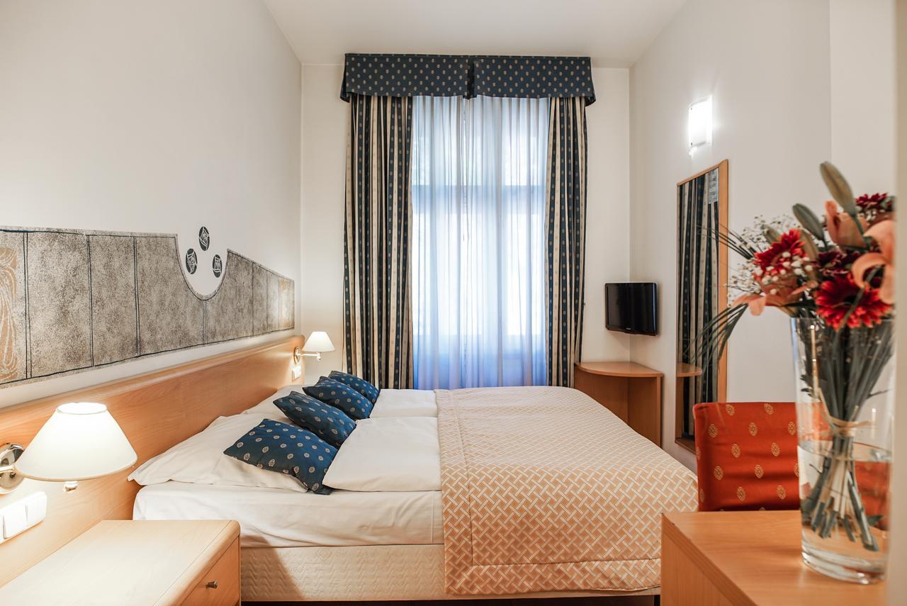 Hotel Tivoli Prága Kültér fotó